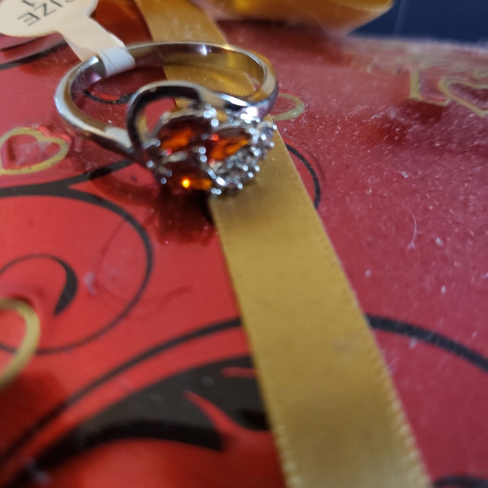A ring - Picture 3 of 4